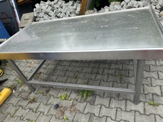 TABLE MADE OF STAINLESS STEEL